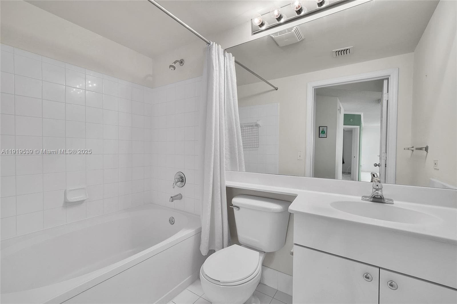 Porto Bellagio · #3612 in Sunny Isles Beach - Photo 18