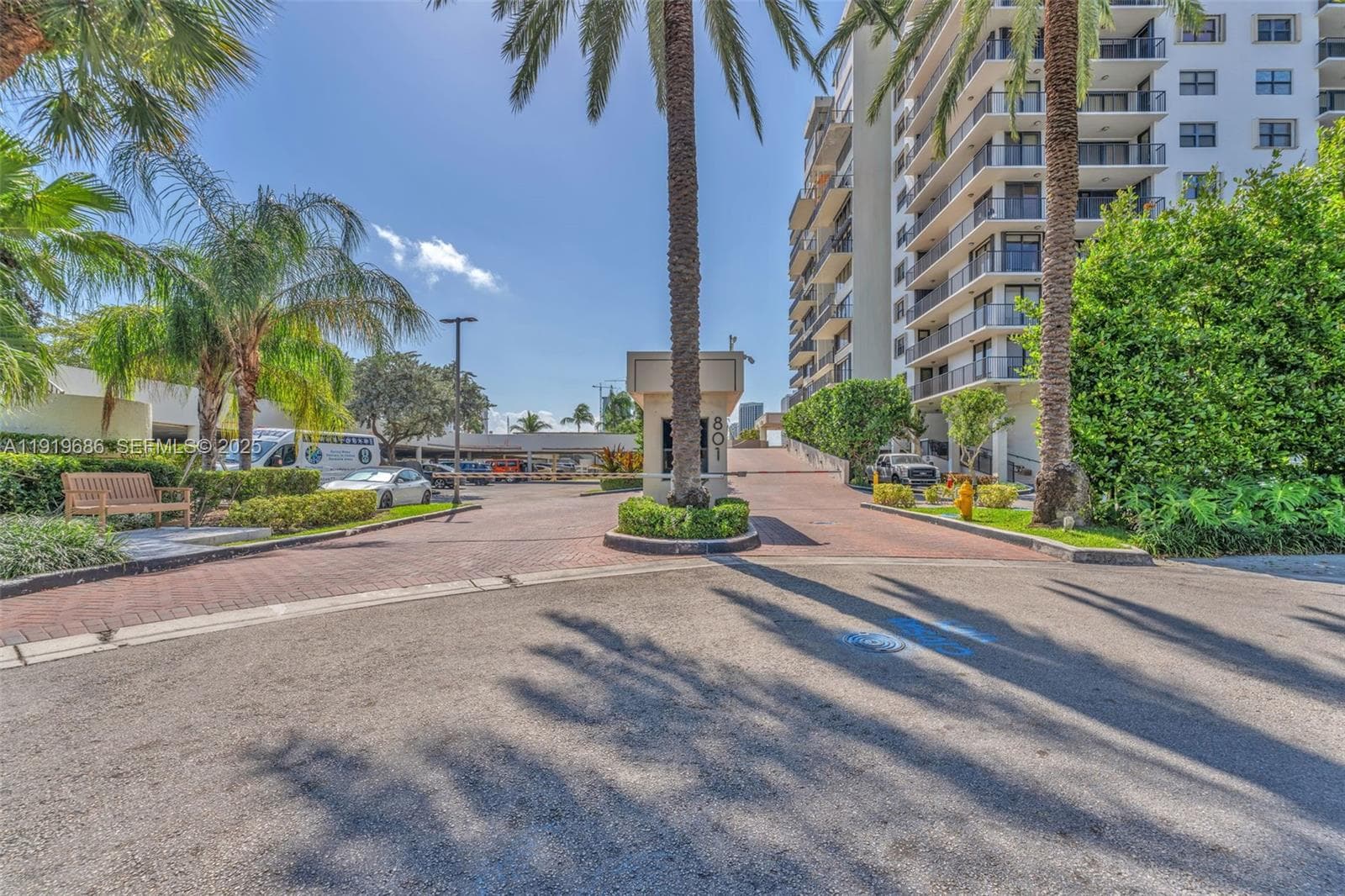VENETIAN ISLE CONDO · #208 in Miami Beach - Photo 3
