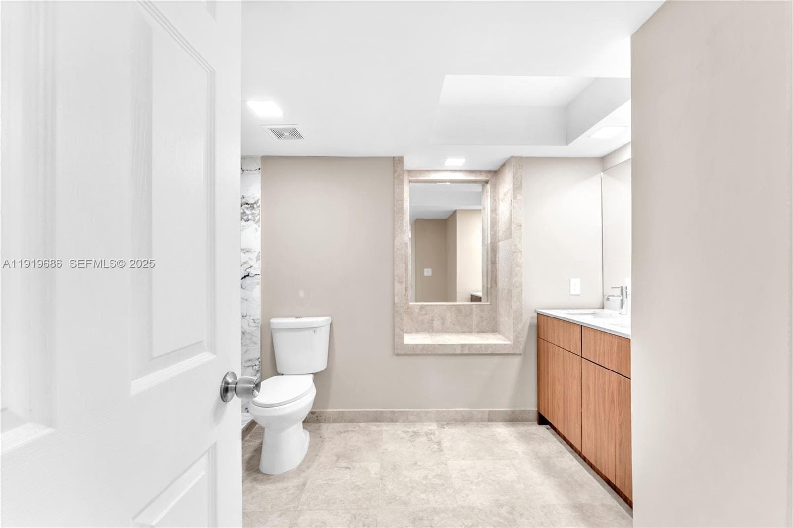 VENETIAN ISLE CONDO · #208 in Miami Beach - Photo 32
