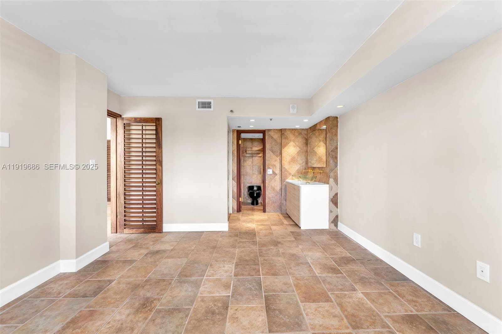 VENETIAN ISLE CONDO · #208 in Miami Beach - Photo 38
