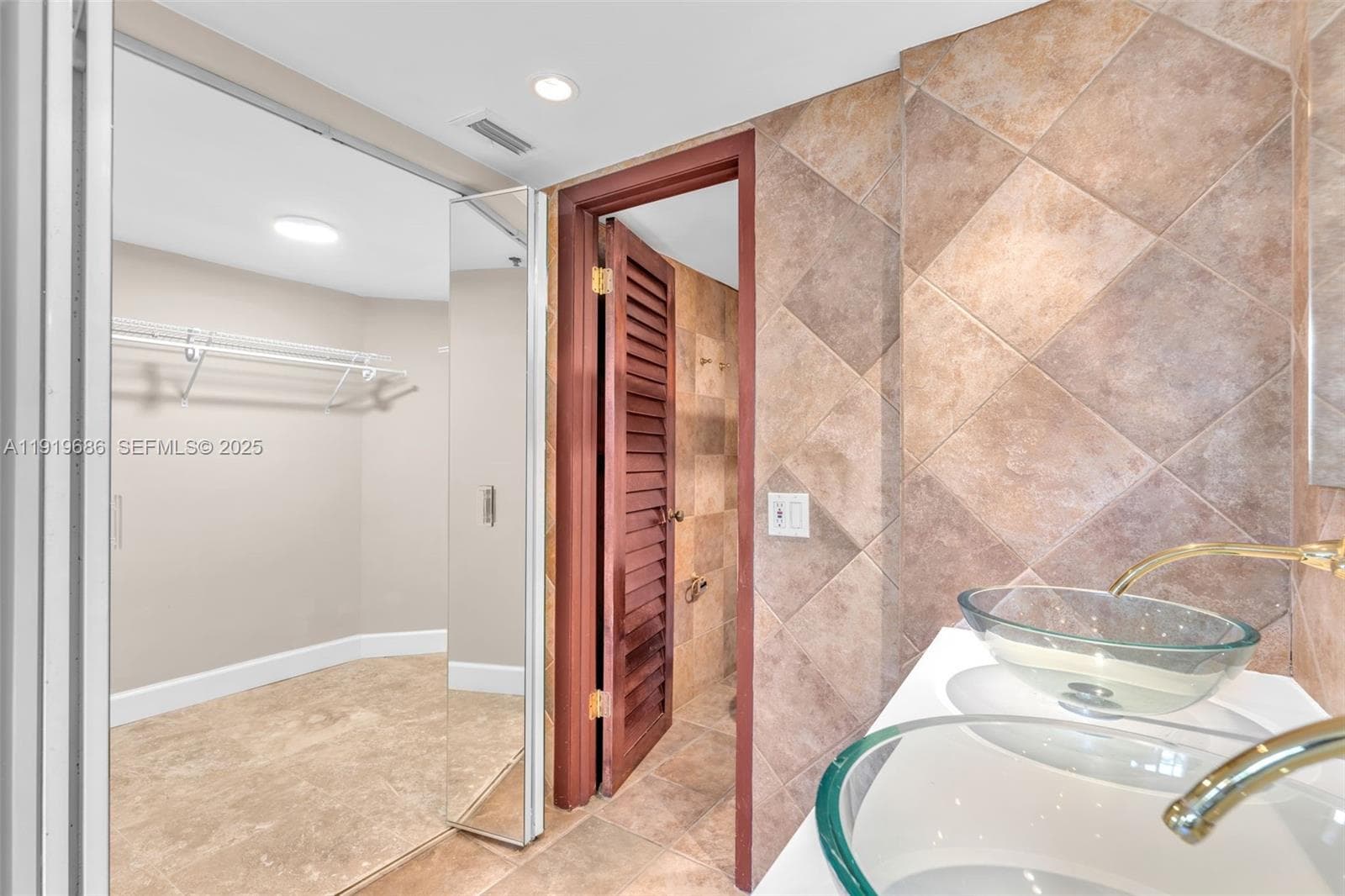 VENETIAN ISLE CONDO · #208 in Miami Beach - Photo 41