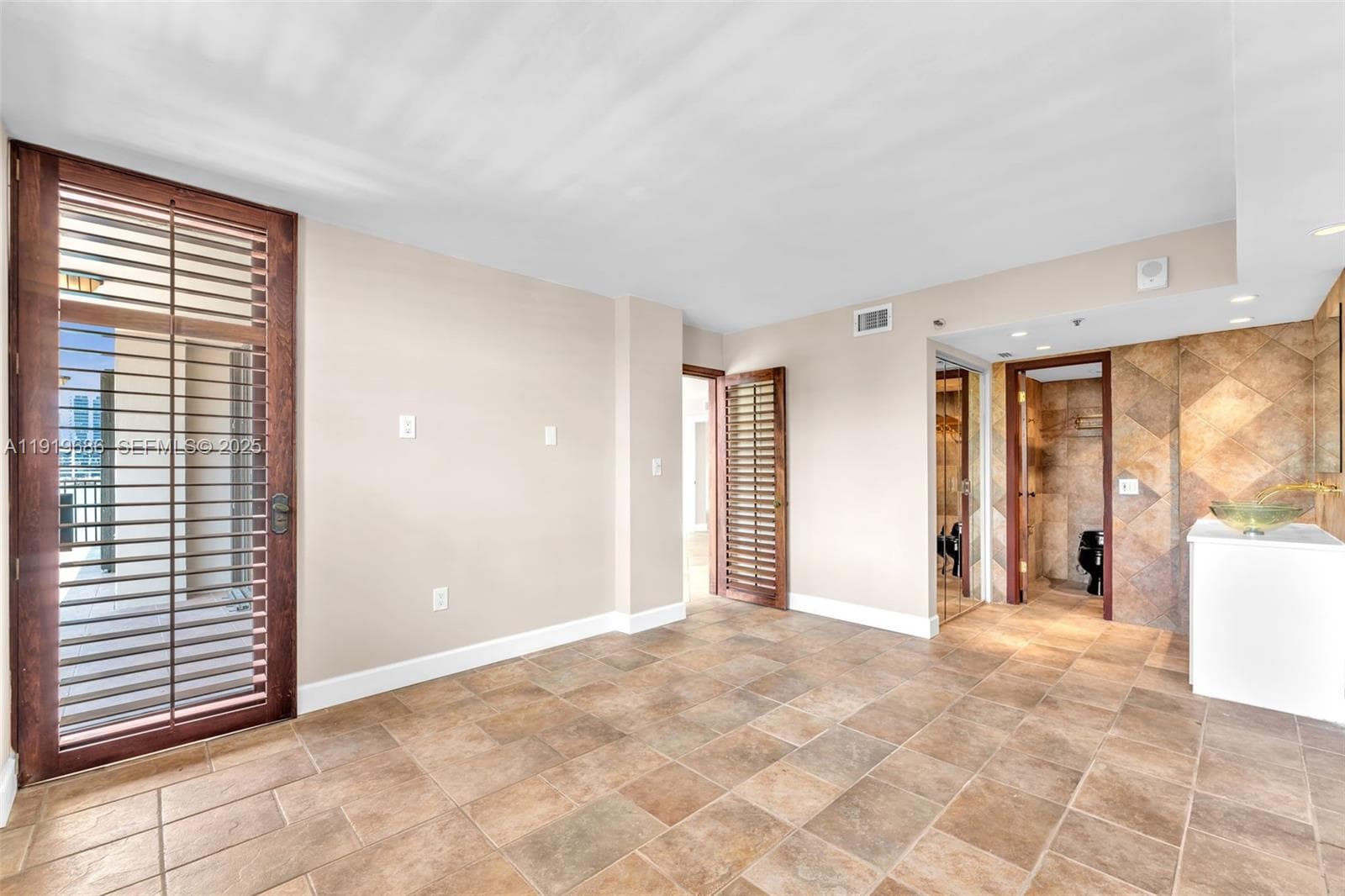VENETIAN ISLE CONDO · #208 in Miami Beach - Photo 37