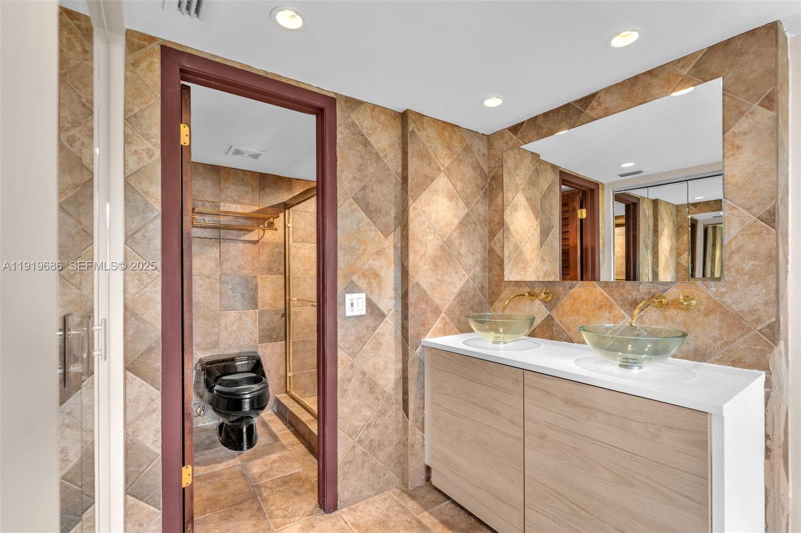 VENETIAN ISLE CONDO · #208 in Miami Beach - Photo 40