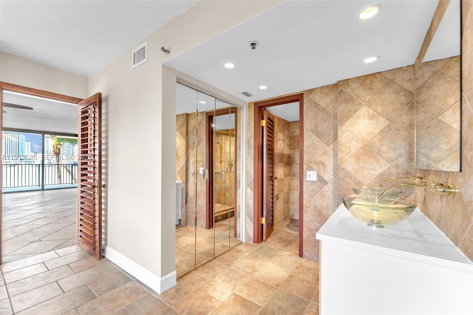 VENETIAN ISLE CONDO · #208 in Miami Beach - Photo 39