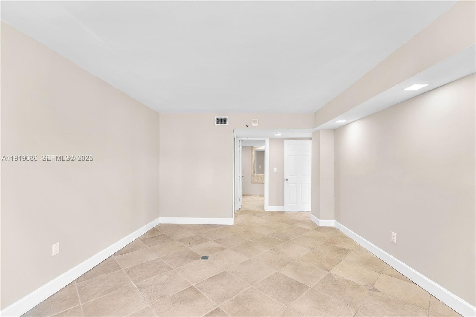 VENETIAN ISLE CONDO · #208 in Miami Beach - Photo 29