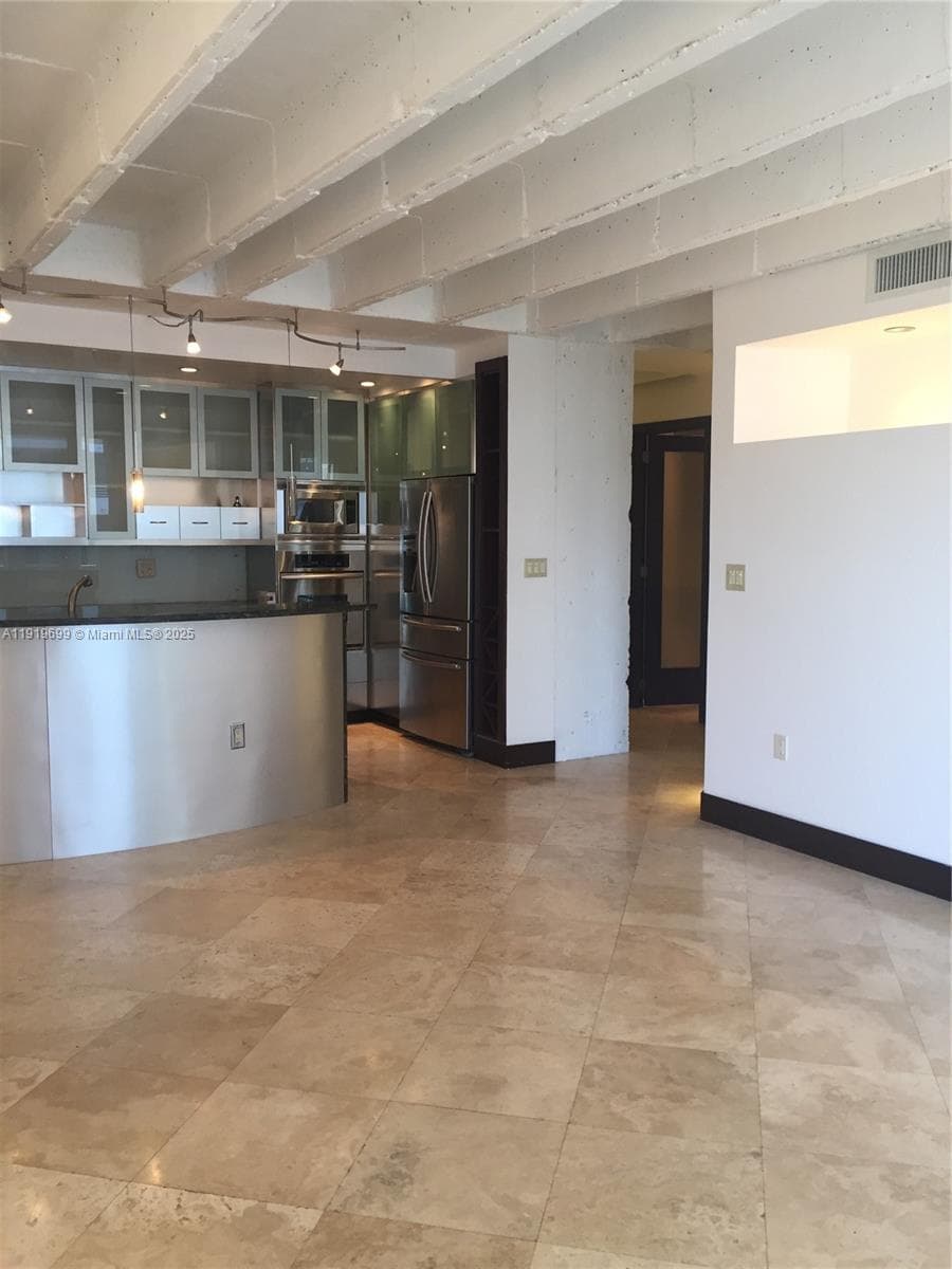 BRICKELL BAY TOWER CONDO · #612 in Miami - Photo 6