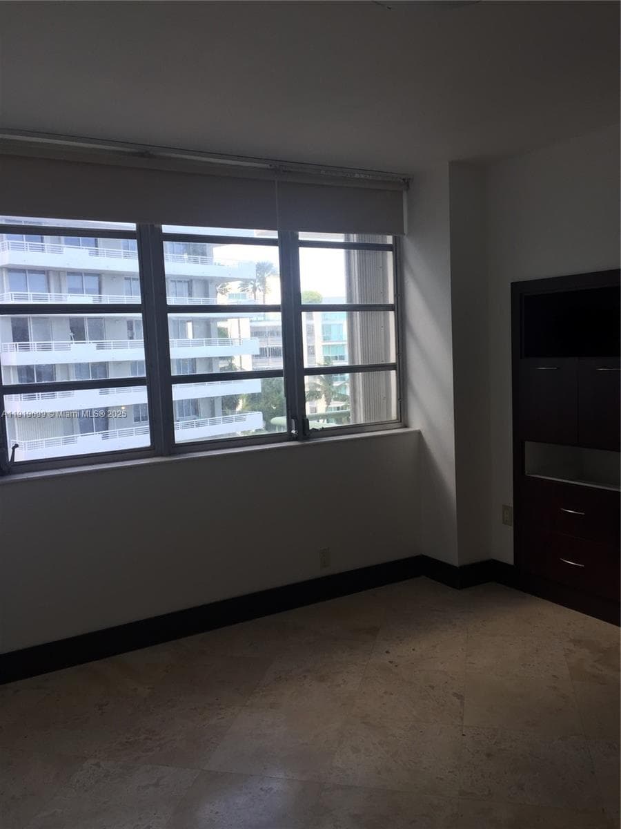 BRICKELL BAY TOWER CONDO · #612 in Miami - Photo 16
