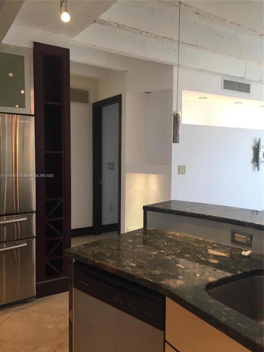 BRICKELL BAY TOWER CONDO · #612 in Miami - Photo 12