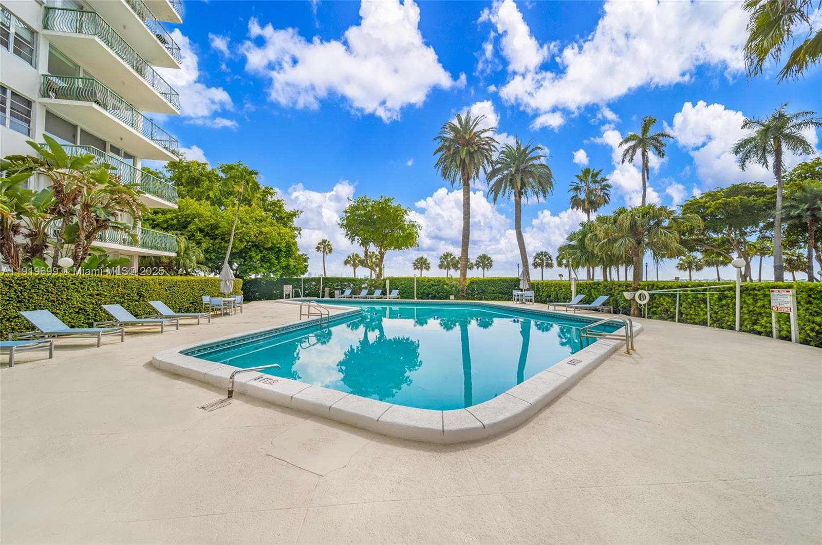 BRICKELL BAY TOWER CONDO · #612 in Miami - Photo 22