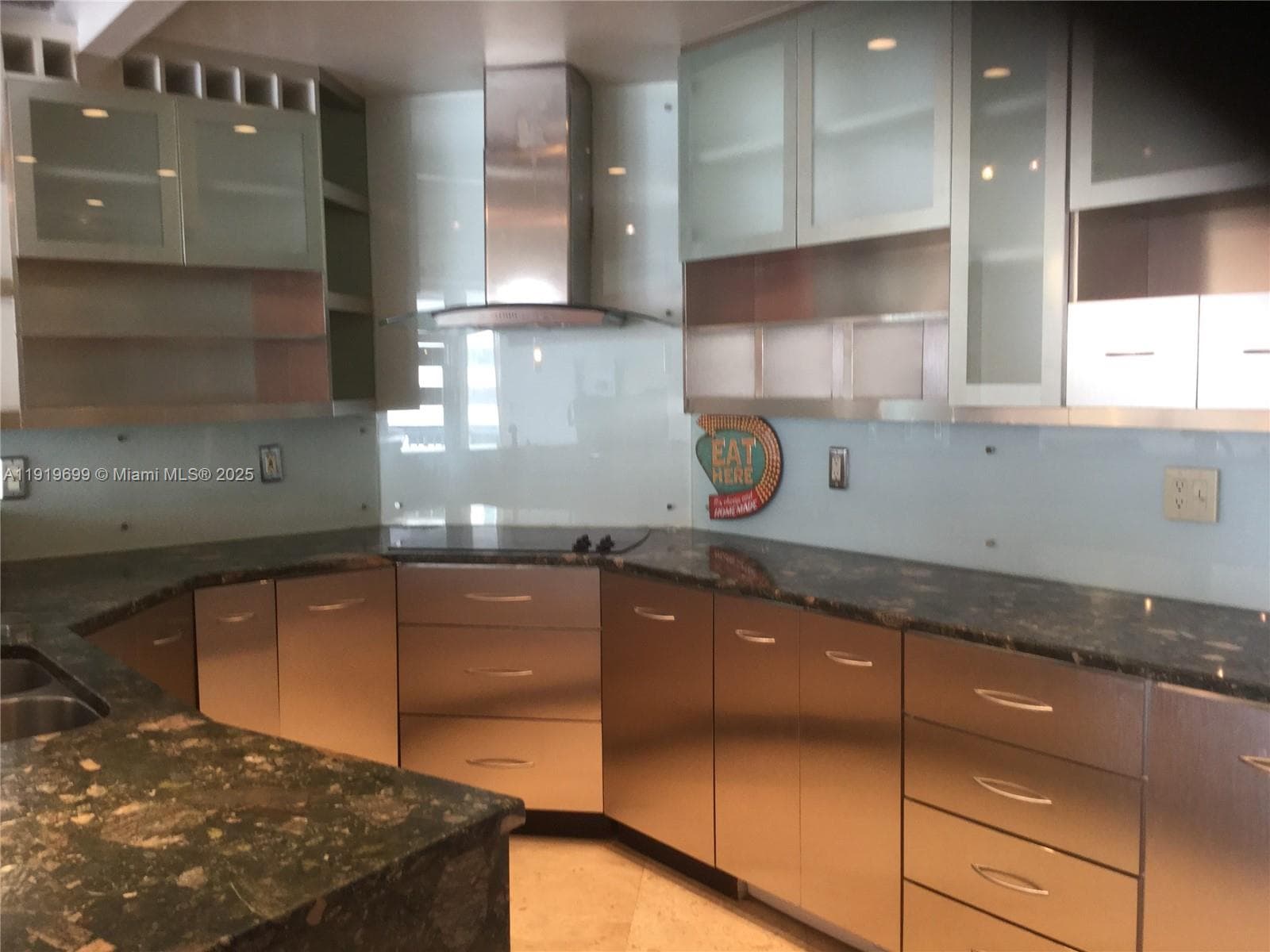 BRICKELL BAY TOWER CONDO · #612 in Miami - Photo 9