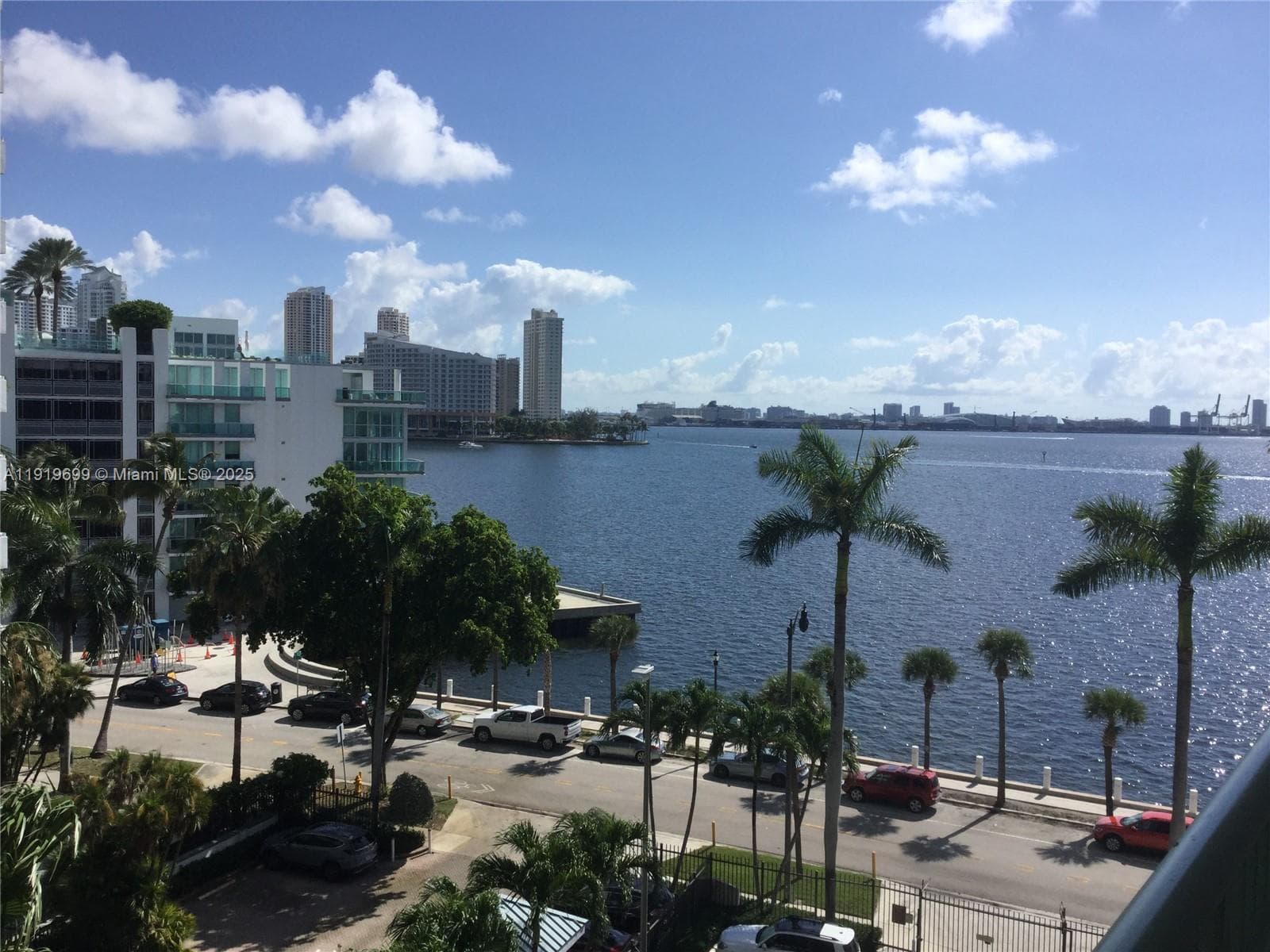 BRICKELL BAY TOWER CONDO · #612 in Miami - Photo 4