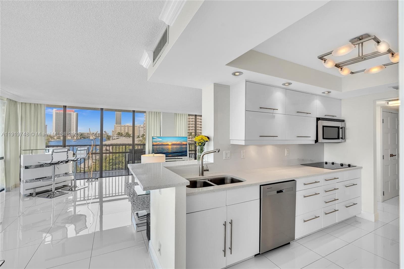AVANT GARDE CONDO · #409 in Hallandale Beach - Photo 16