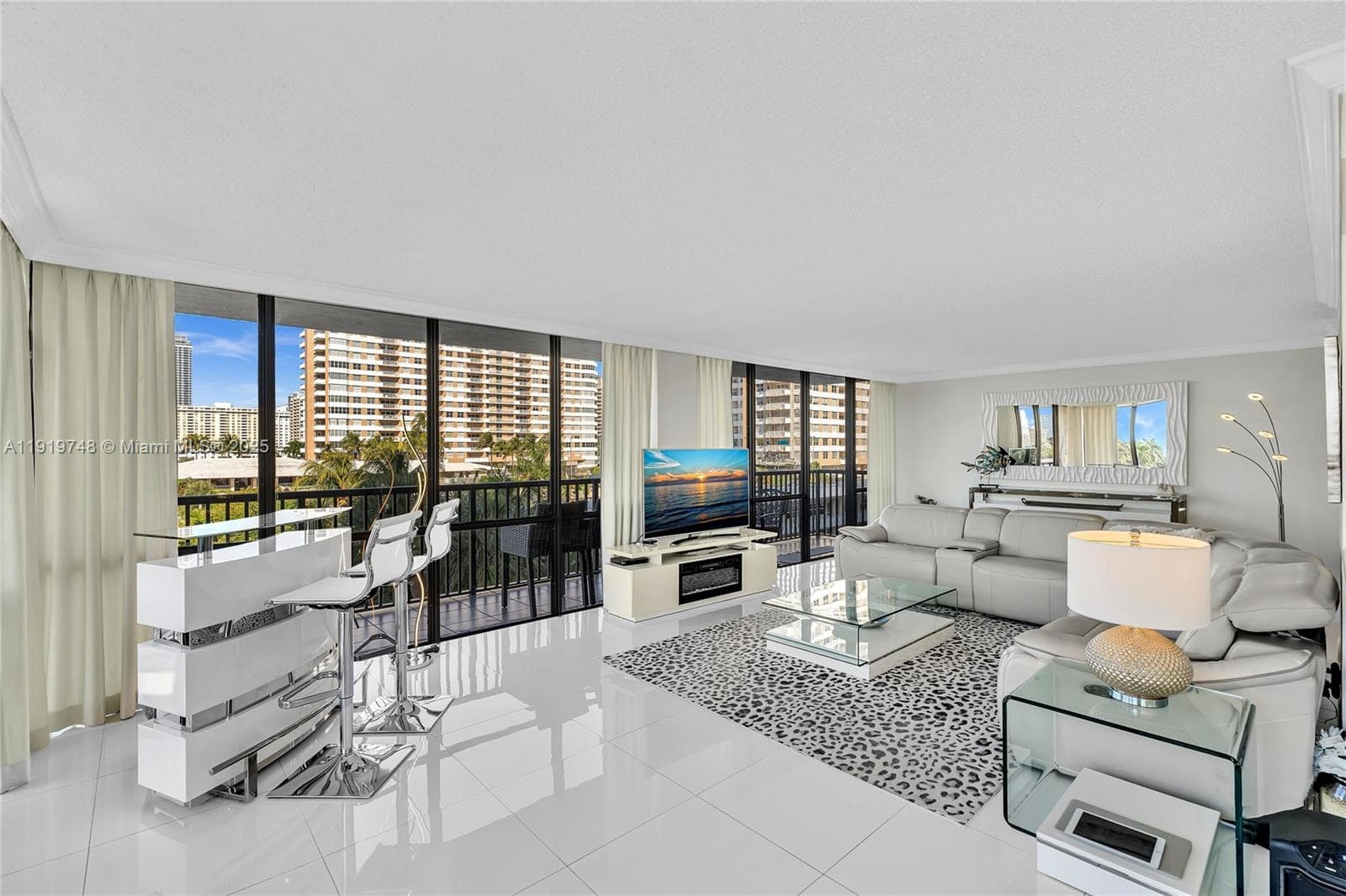AVANT GARDE CONDO · #409 in Hallandale Beach - Photo 7