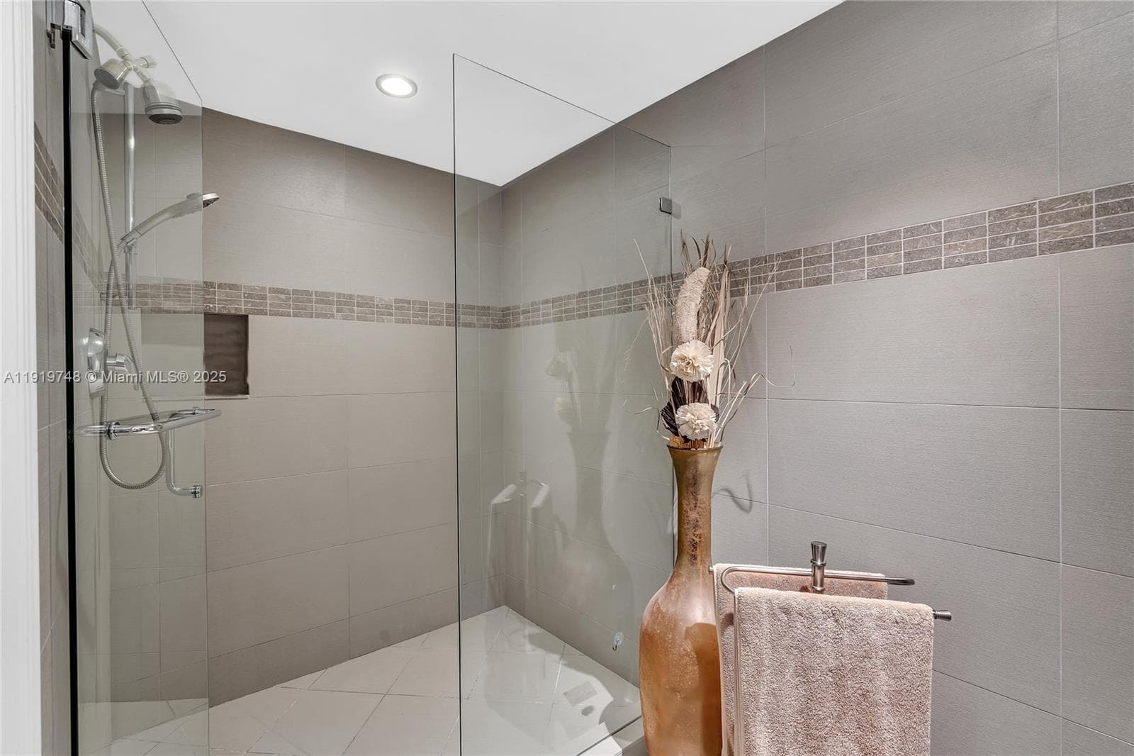 AVANT GARDE CONDO · #409 in Hallandale Beach - Photo 36