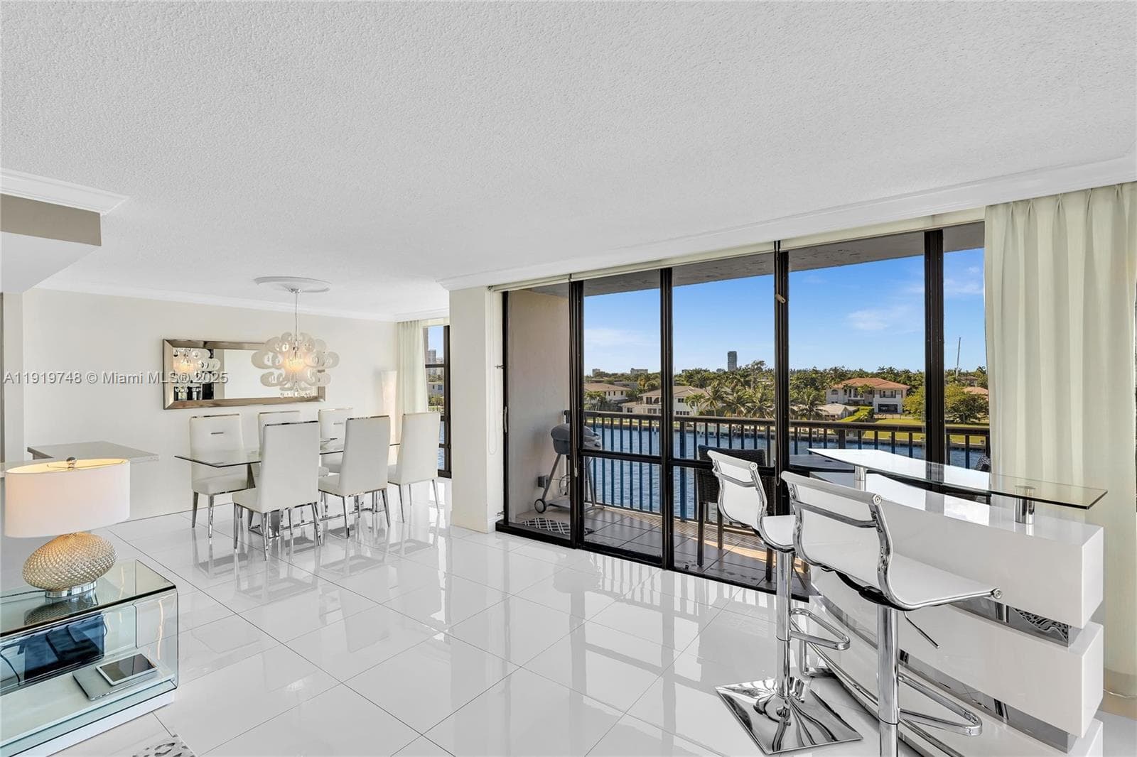 AVANT GARDE CONDO · #409 in Hallandale Beach - Photo 9
