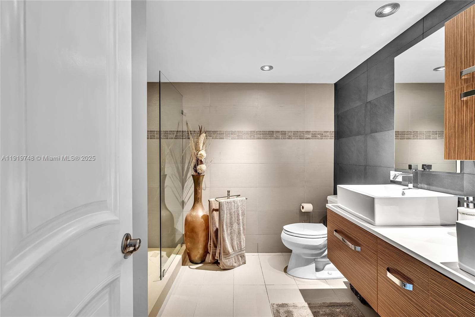 AVANT GARDE CONDO · #409 in Hallandale Beach - Photo 34