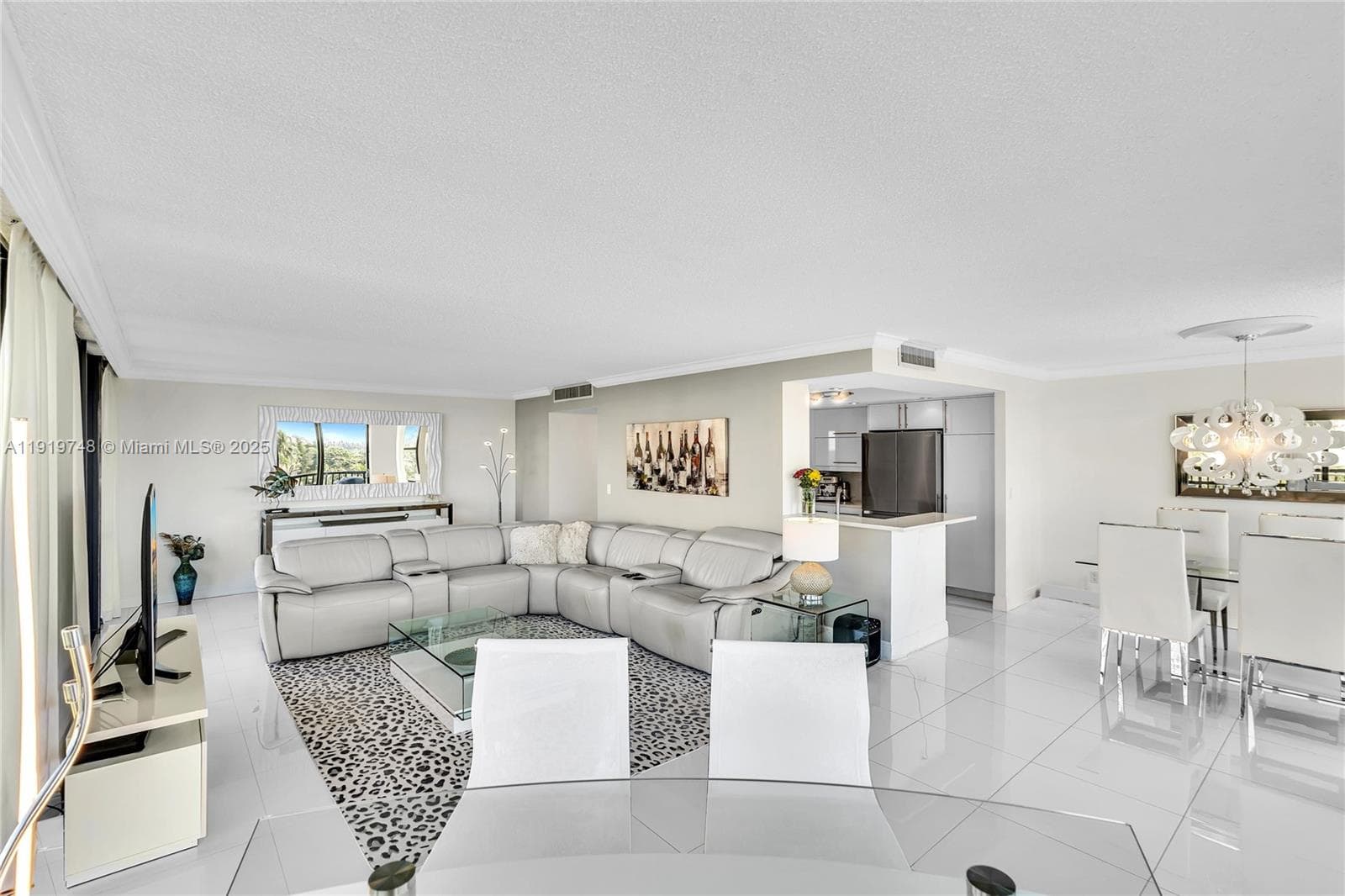 AVANT GARDE CONDO · #409 in Hallandale Beach - Photo 10