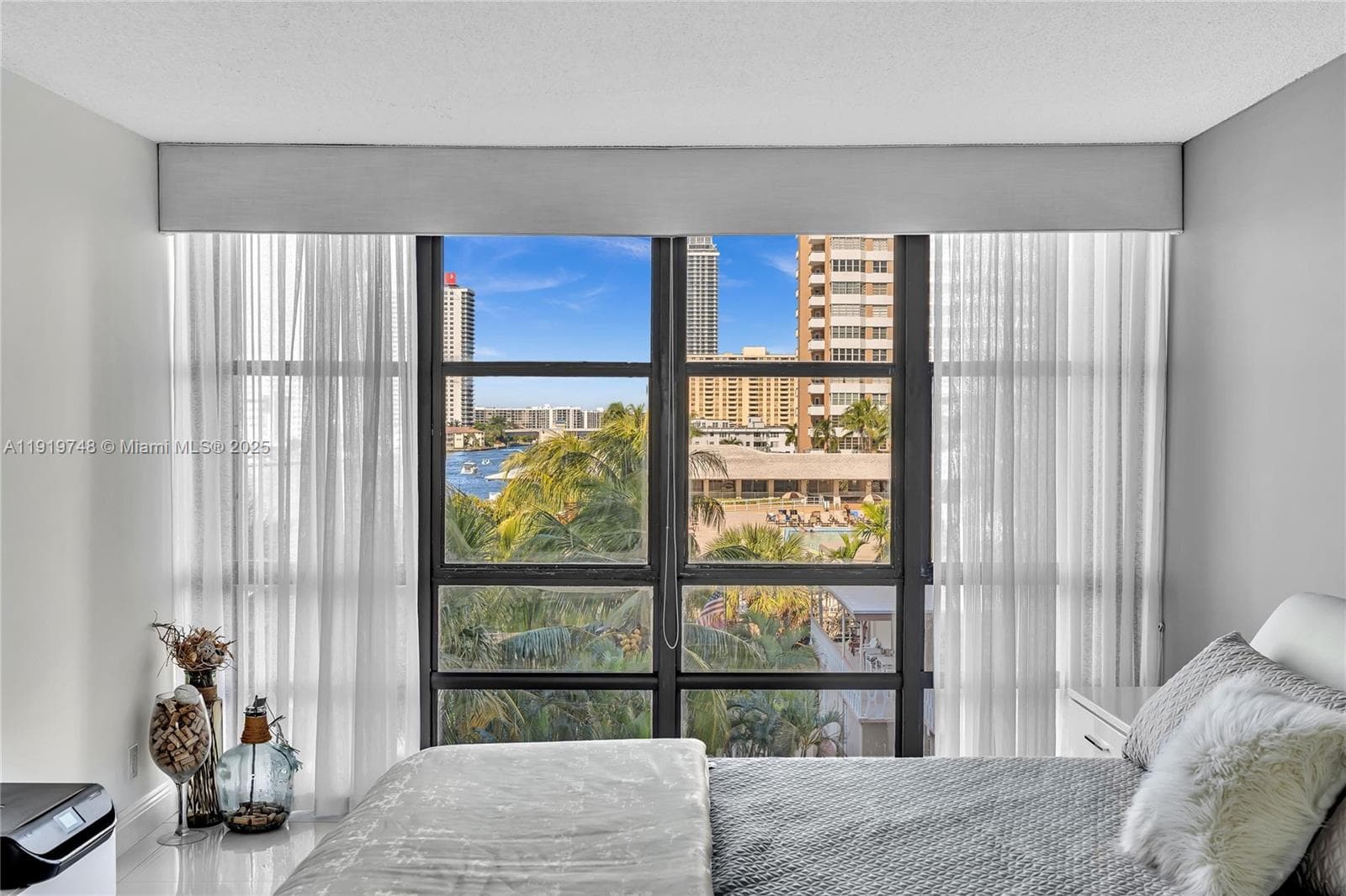 AVANT GARDE CONDO · #409 in Hallandale Beach - Photo 33