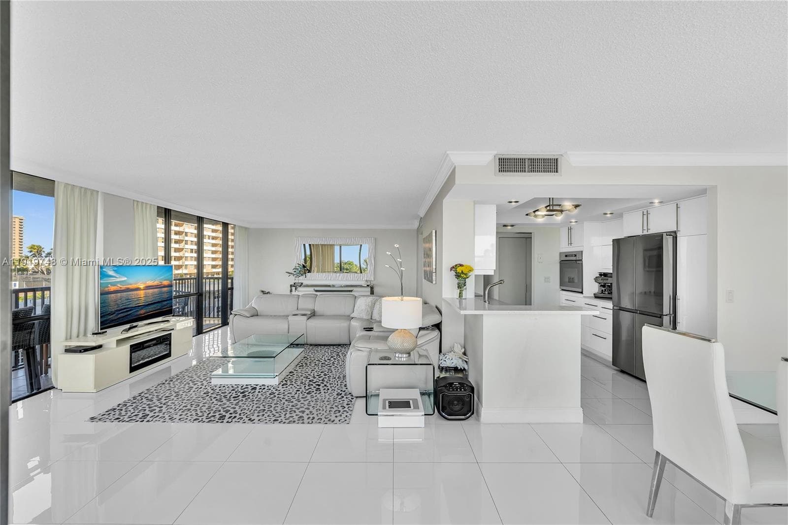 AVANT GARDE CONDO · #409 in Hallandale Beach - Photo 41
