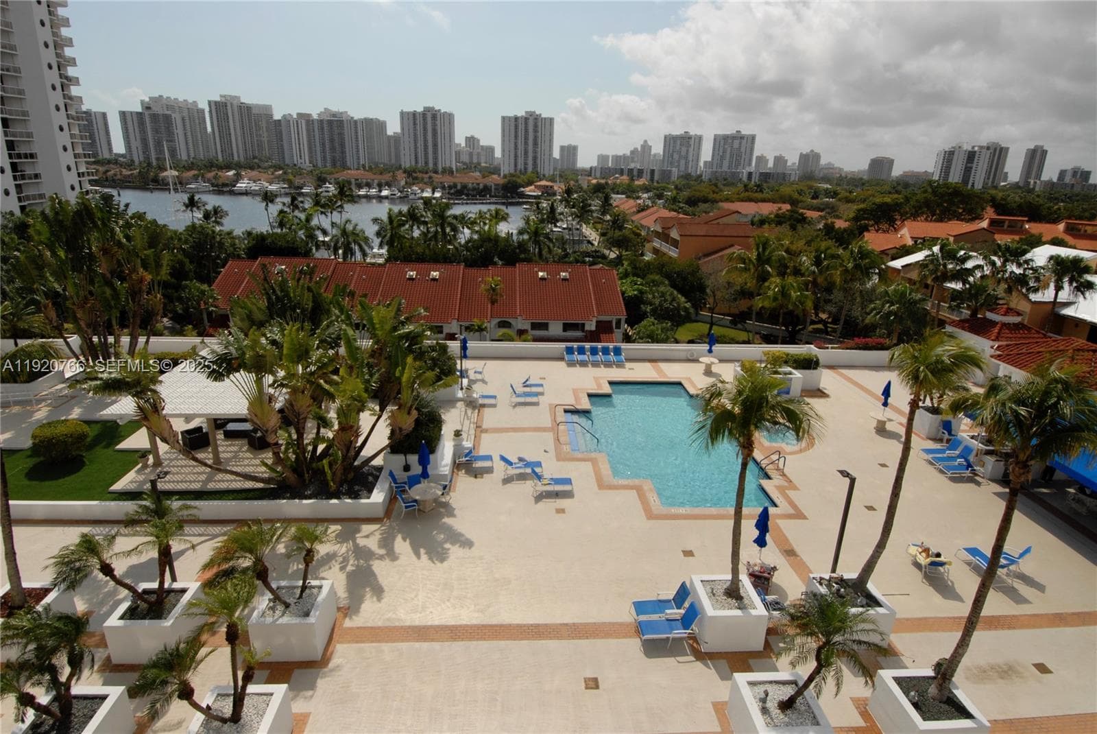 HARBOR TWS AT THE WATERWA · #1204 in Aventura - Photo 17