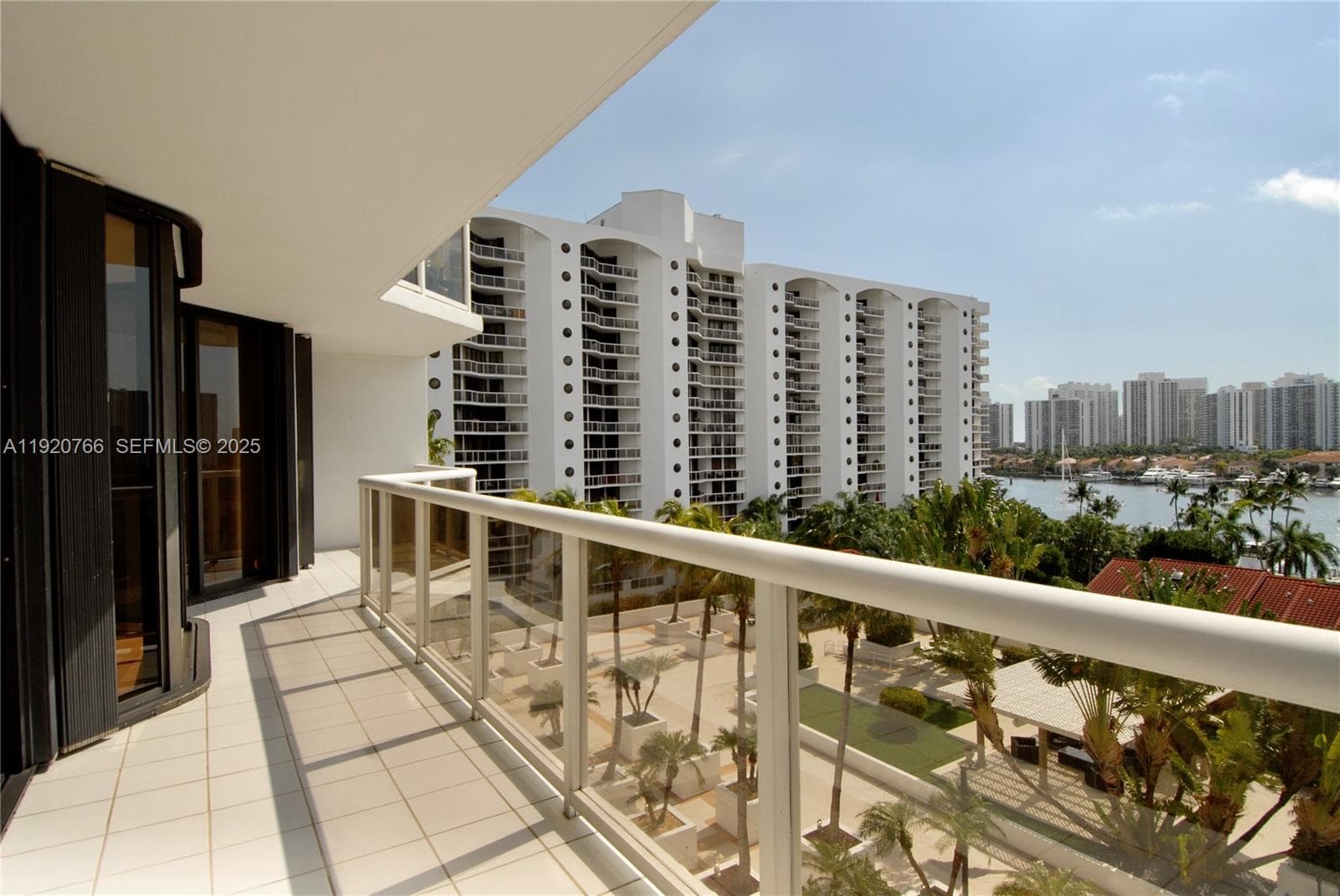 HARBOR TWS AT THE WATERWA · #1204 in Aventura - Photo 16
