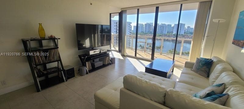 HARBOR TWS AT THE WATERWA · #1204 in Aventura - Photo 36