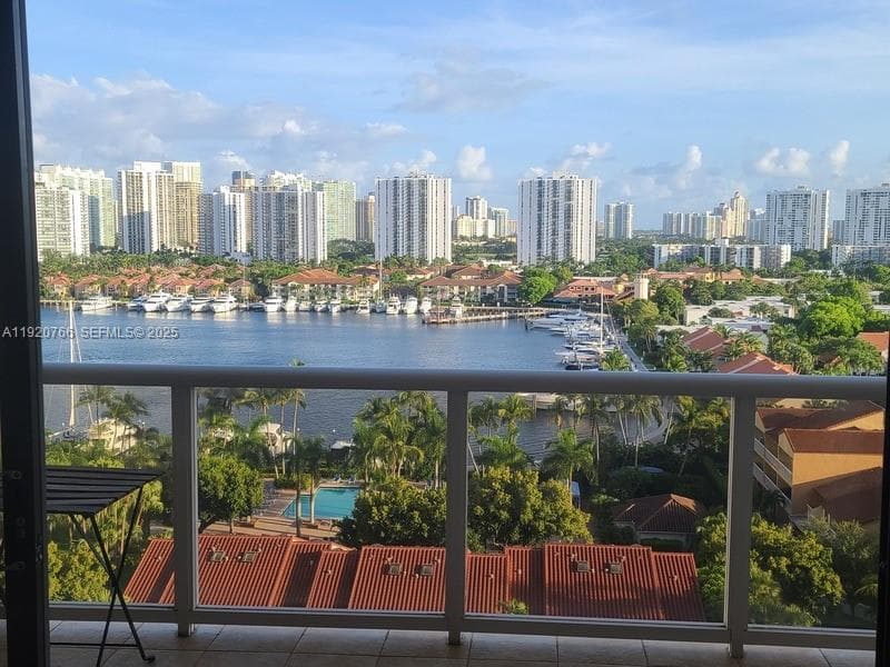 HARBOR TWS AT THE WATERWA · #1204 in Aventura - Photo 20