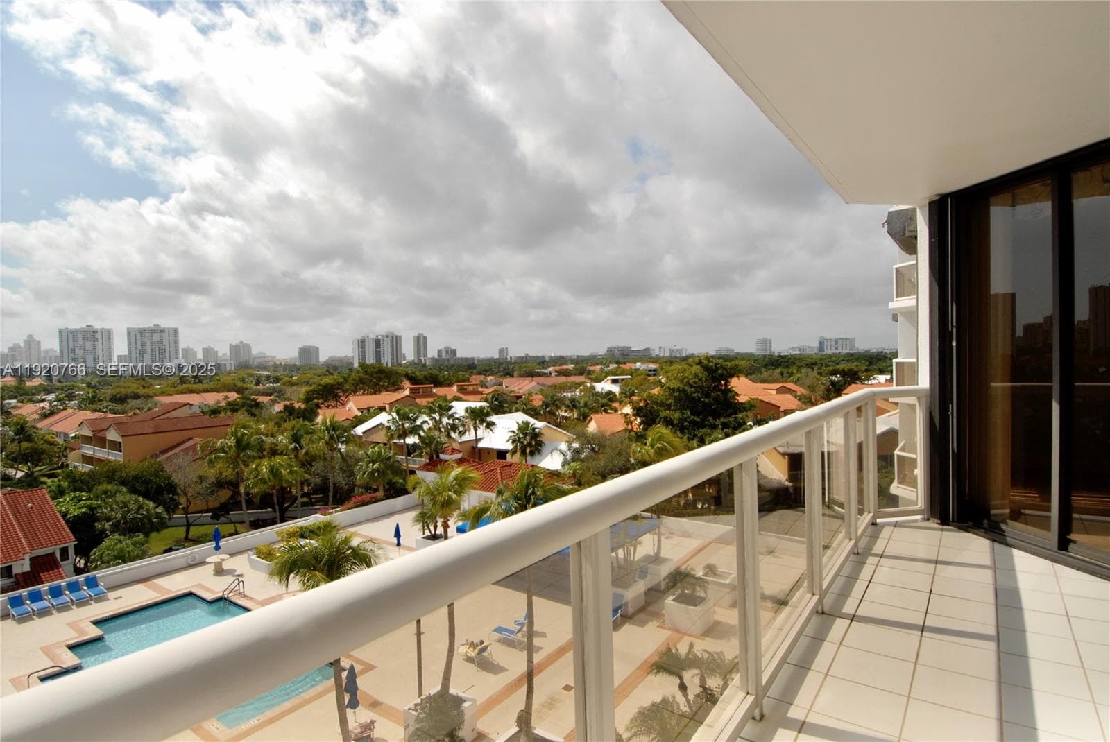HARBOR TWS AT THE WATERWA · #1204 in Aventura - Photo 15