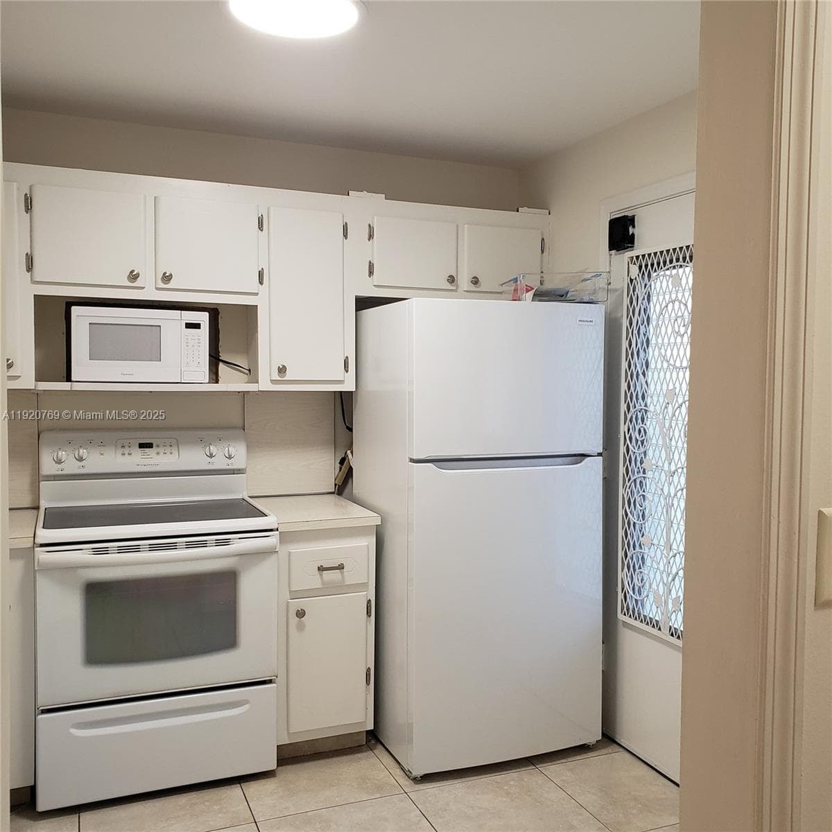 MEADOWBROOK TOWERS CONDO · #205 in Hallandale Beach - Photo 11