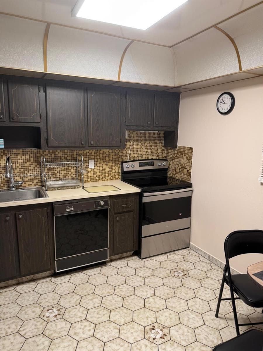 FOURTH GULFSTREAM GARDEN · #105 in Hallandale Beach - Photo 5
