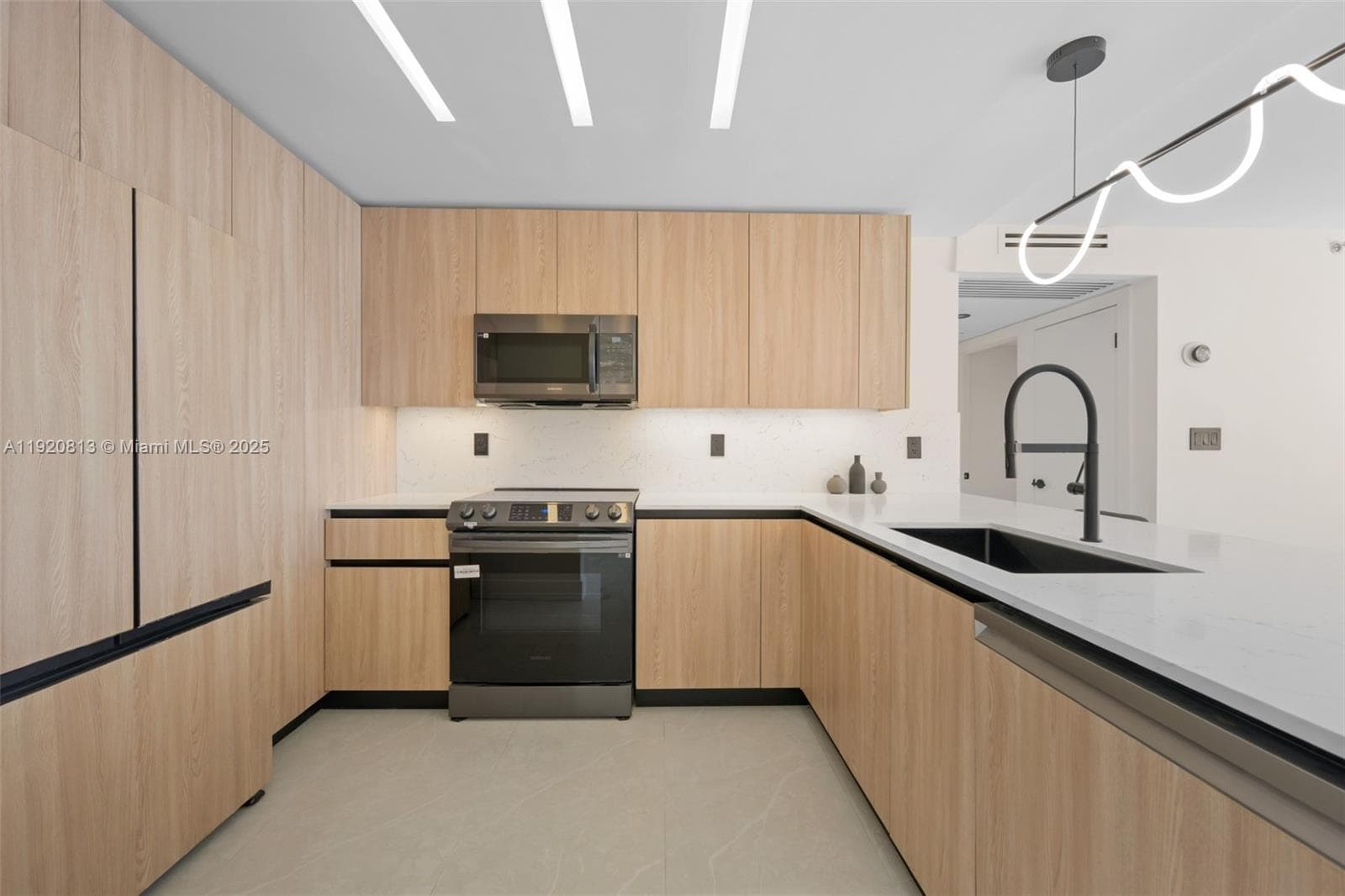 WATERVIEW · #1133 in Aventura - Photo 9