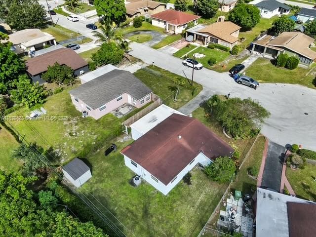 1041 NW 24th Ter photo 4