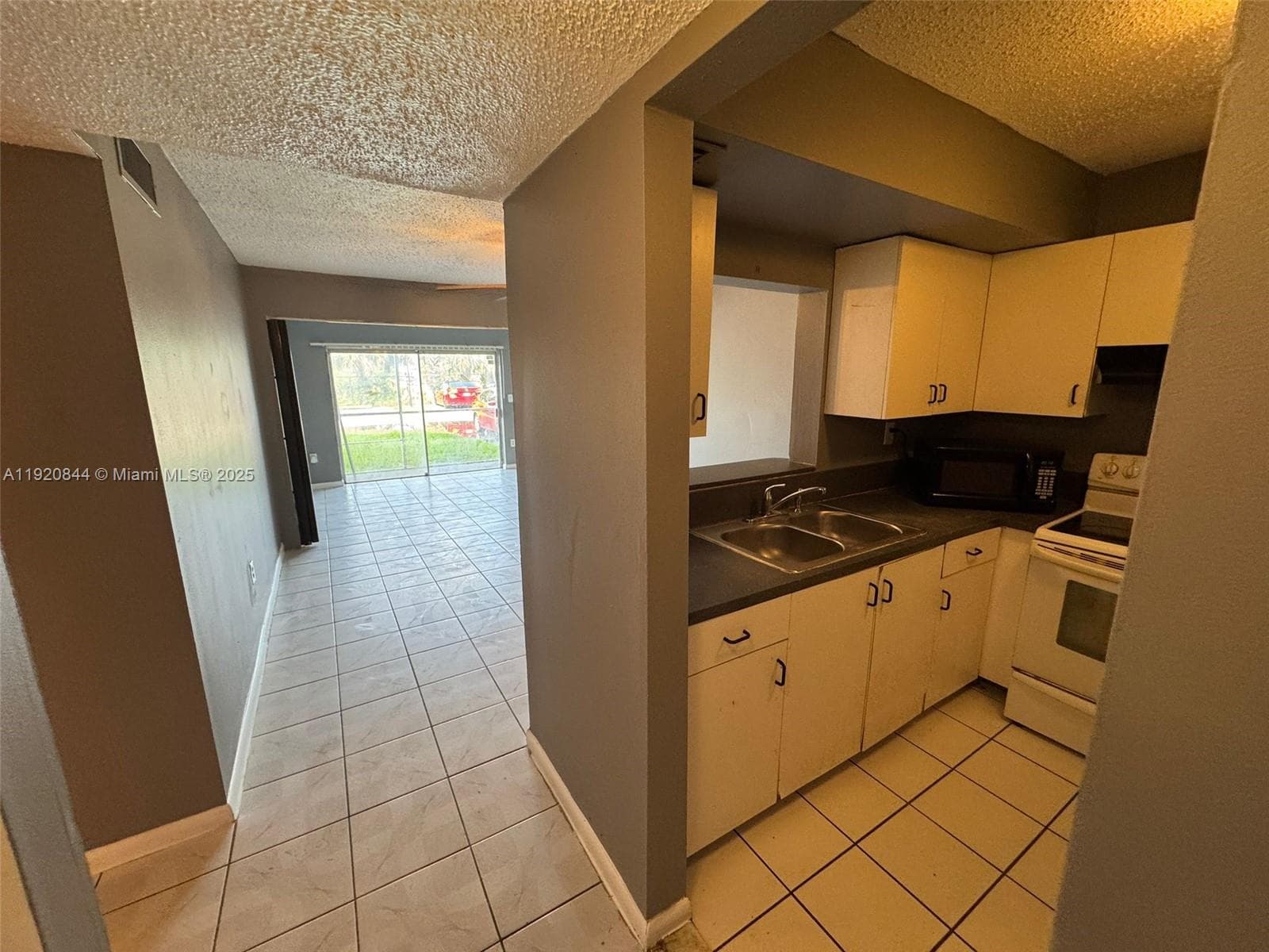 SUNSET HILLS I CONDOMINIU · #111 in Lauderdale Lakes - Photo 5