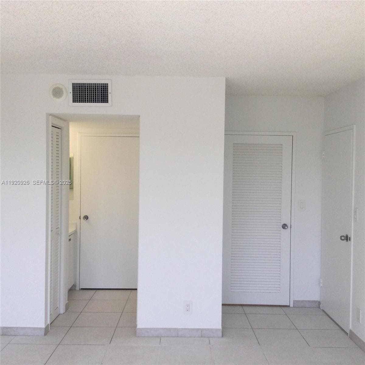 OLYMPUS CONDO · #M16 in Hallandale Beach - Photo 7