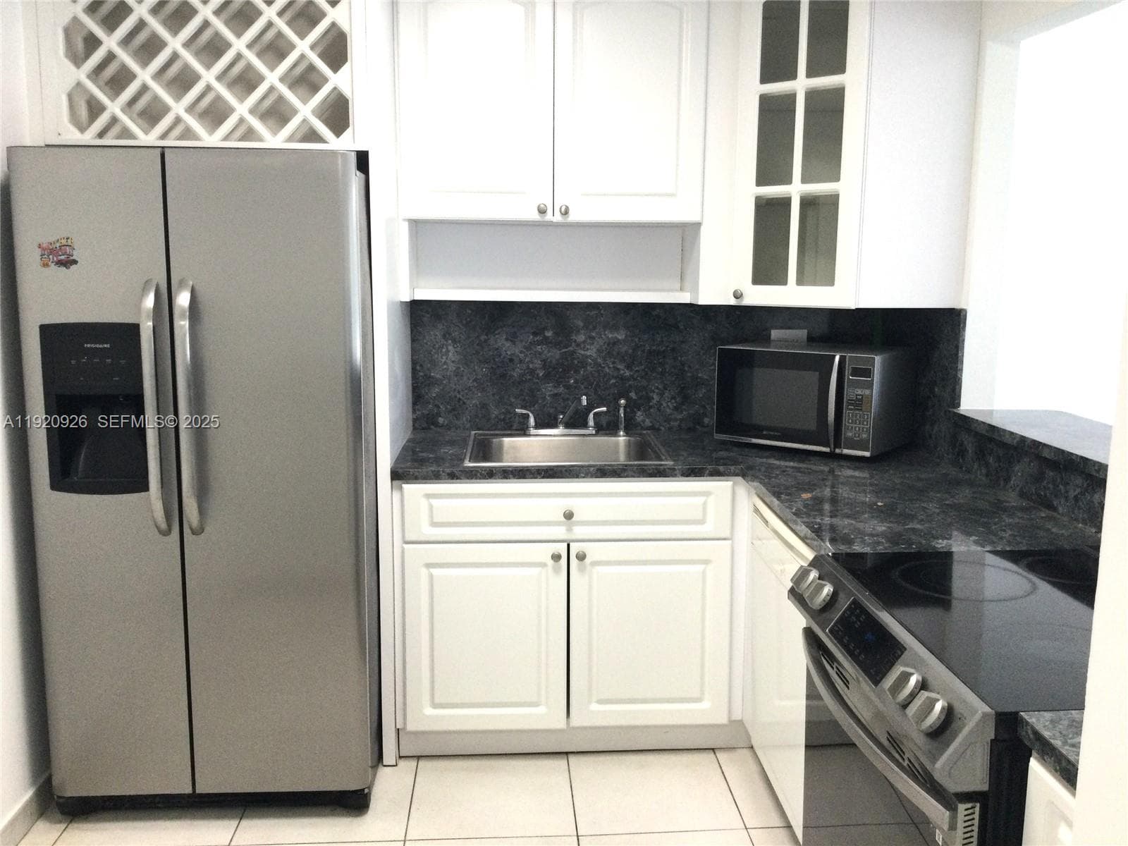 OLYMPUS CONDO · #M16 in Hallandale Beach - Photo 1