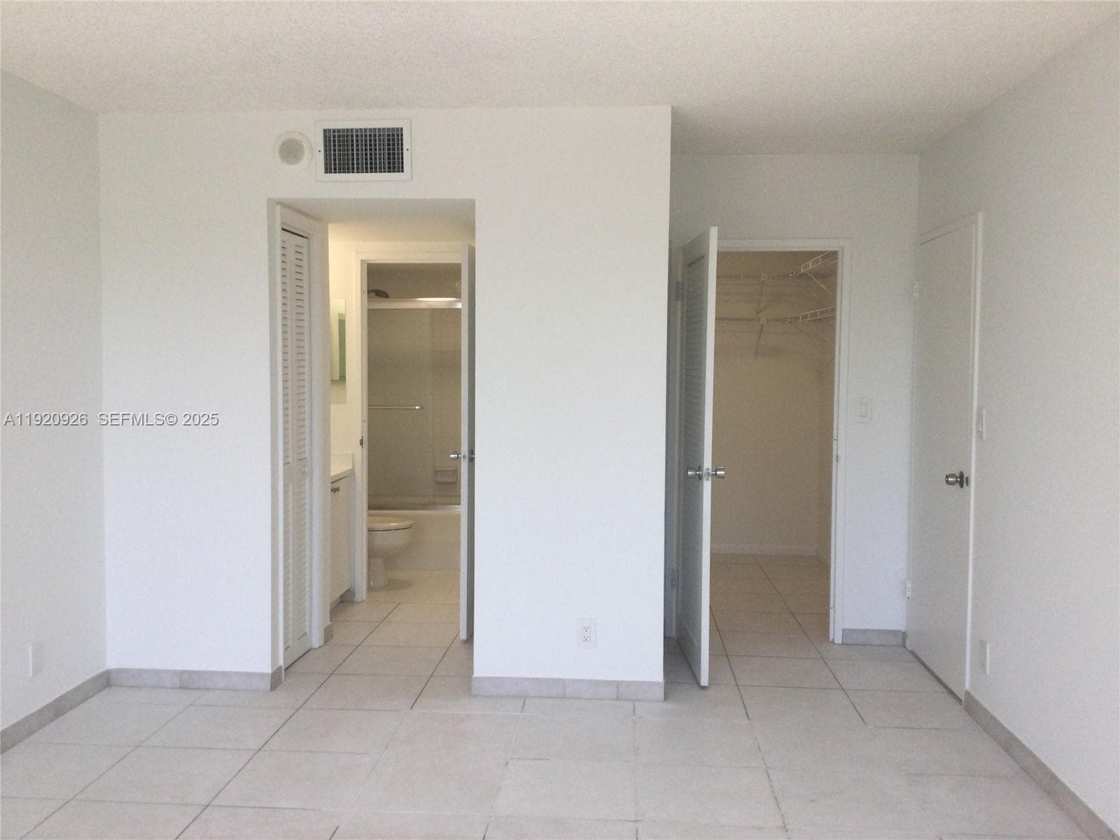 OLYMPUS CONDO · #M16 in Hallandale Beach - Photo 5