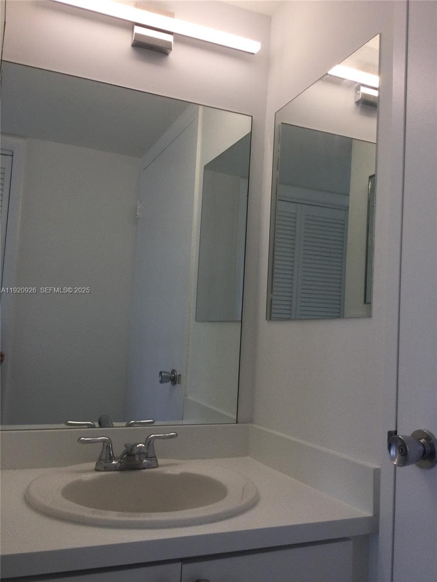 OLYMPUS CONDO · #M16 in Hallandale Beach - Photo 9
