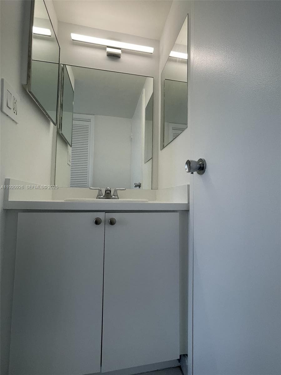 OLYMPUS CONDO · #M16 in Hallandale Beach - Photo 10