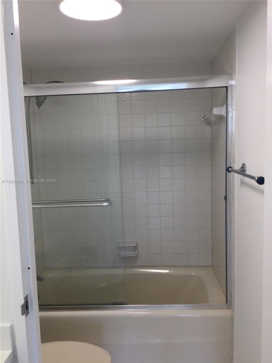OLYMPUS CONDO · #M16 in Hallandale Beach - Photo 11