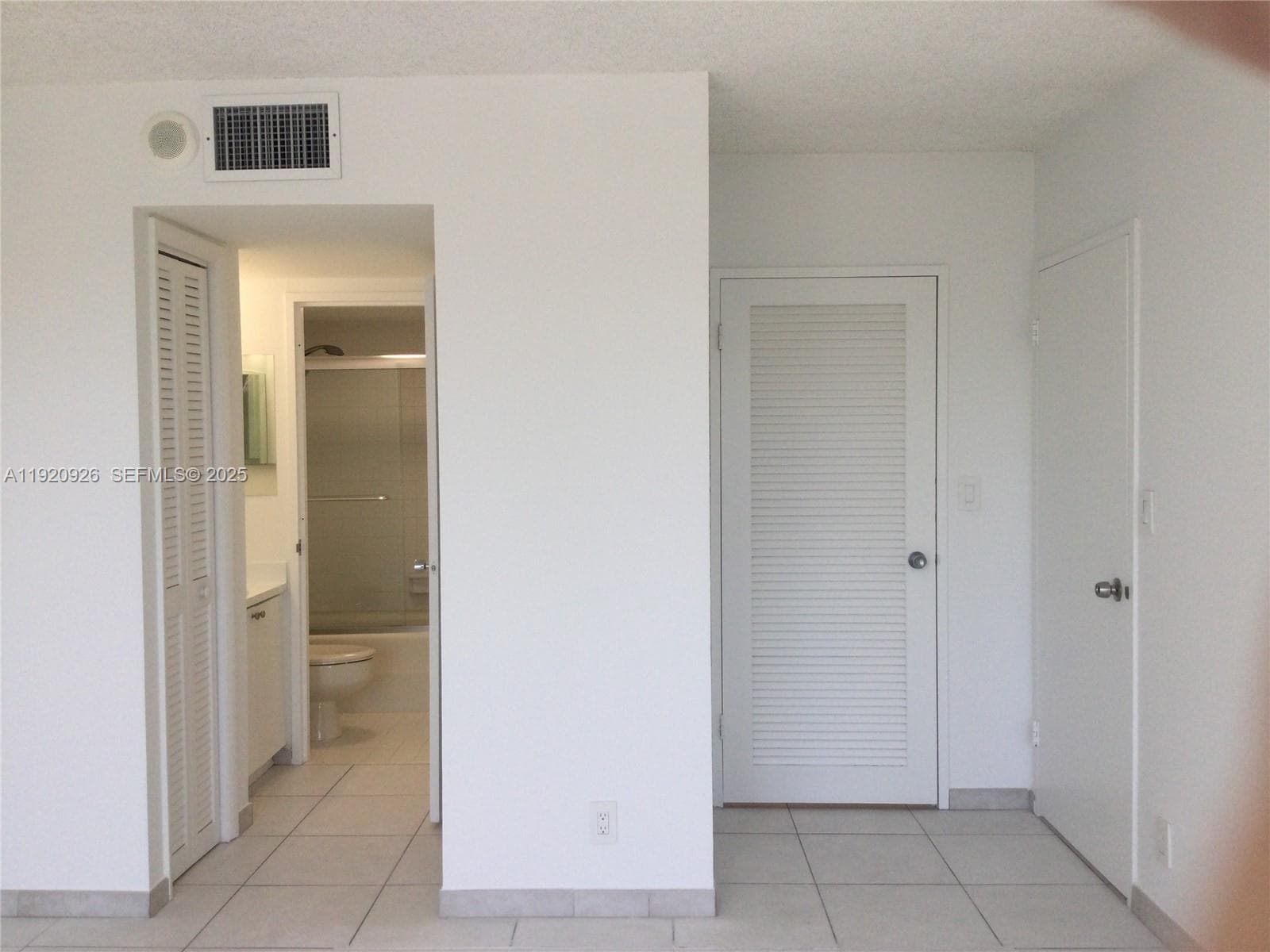 OLYMPUS CONDO · #M16 in Hallandale Beach - Photo 8