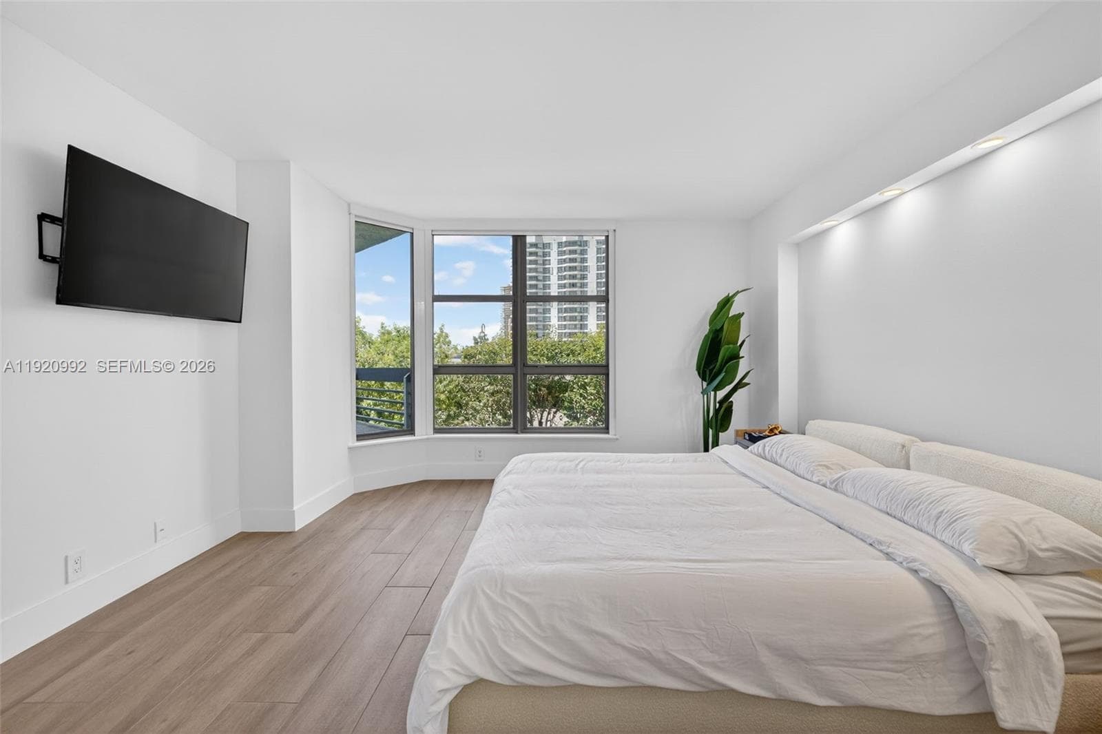 Mystic Pointe Tower 200 · #402 in Aventura - Photo 36