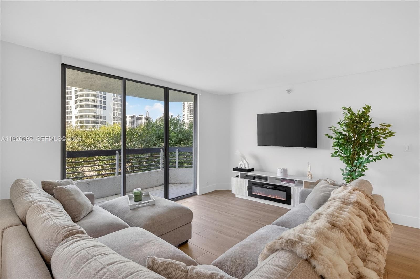 Mystic Pointe Tower 200 · #402 in Aventura - Photo 10