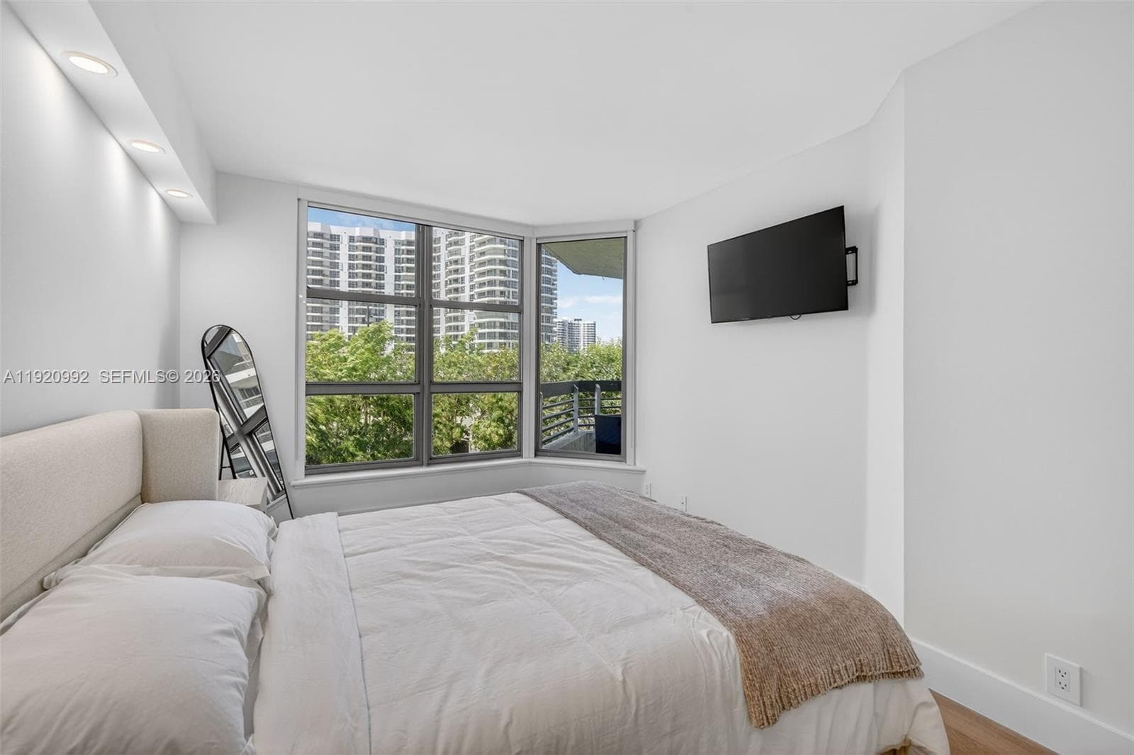 Mystic Pointe Tower 200 · #402 in Aventura - Photo 50
