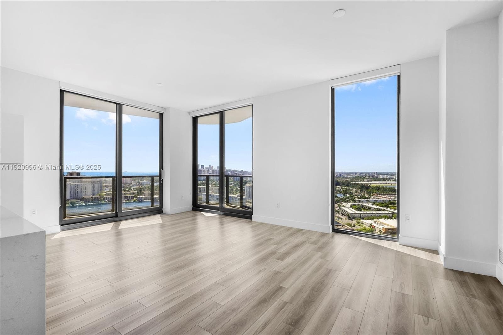 Mondrian Residences · #2610 in Hallandale Beach - Photo 12