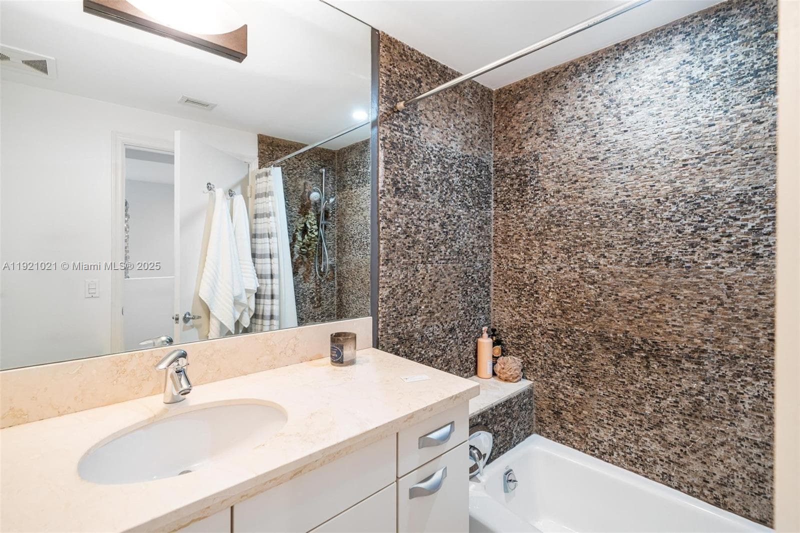 Lunamar Lofts at Lincoln · #106 in Miami Beach - Photo 26