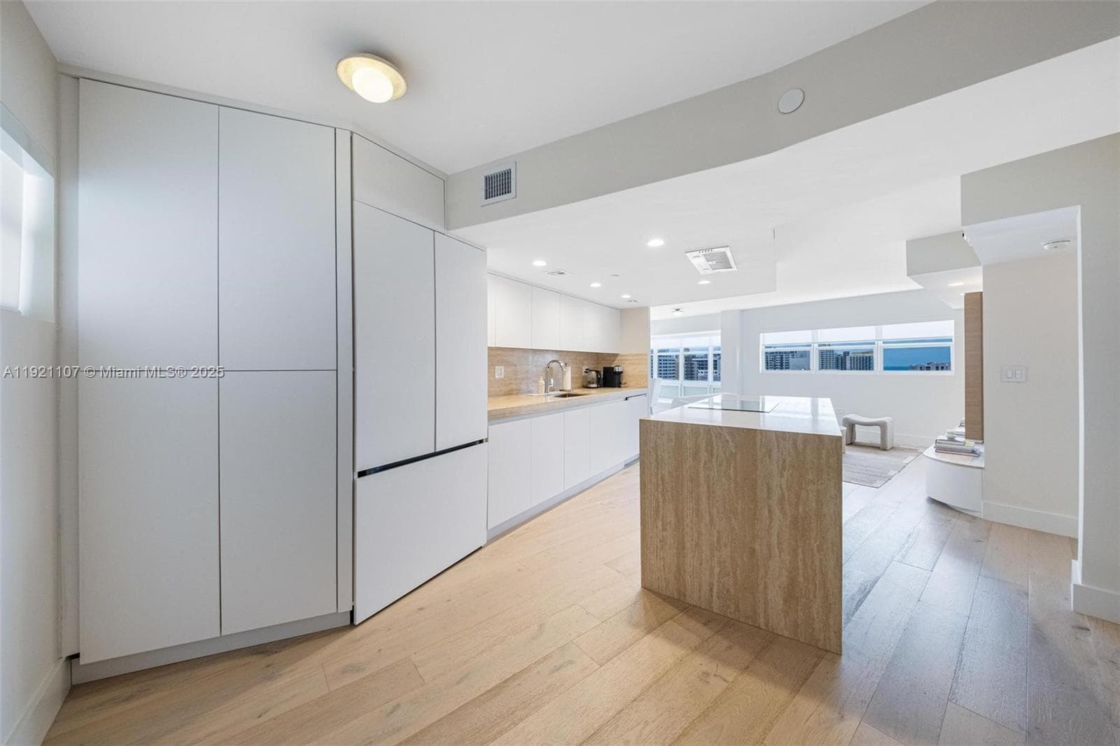 OCTAGON TOWERS I CONDO · #14F in Miami Beach - Photo 4