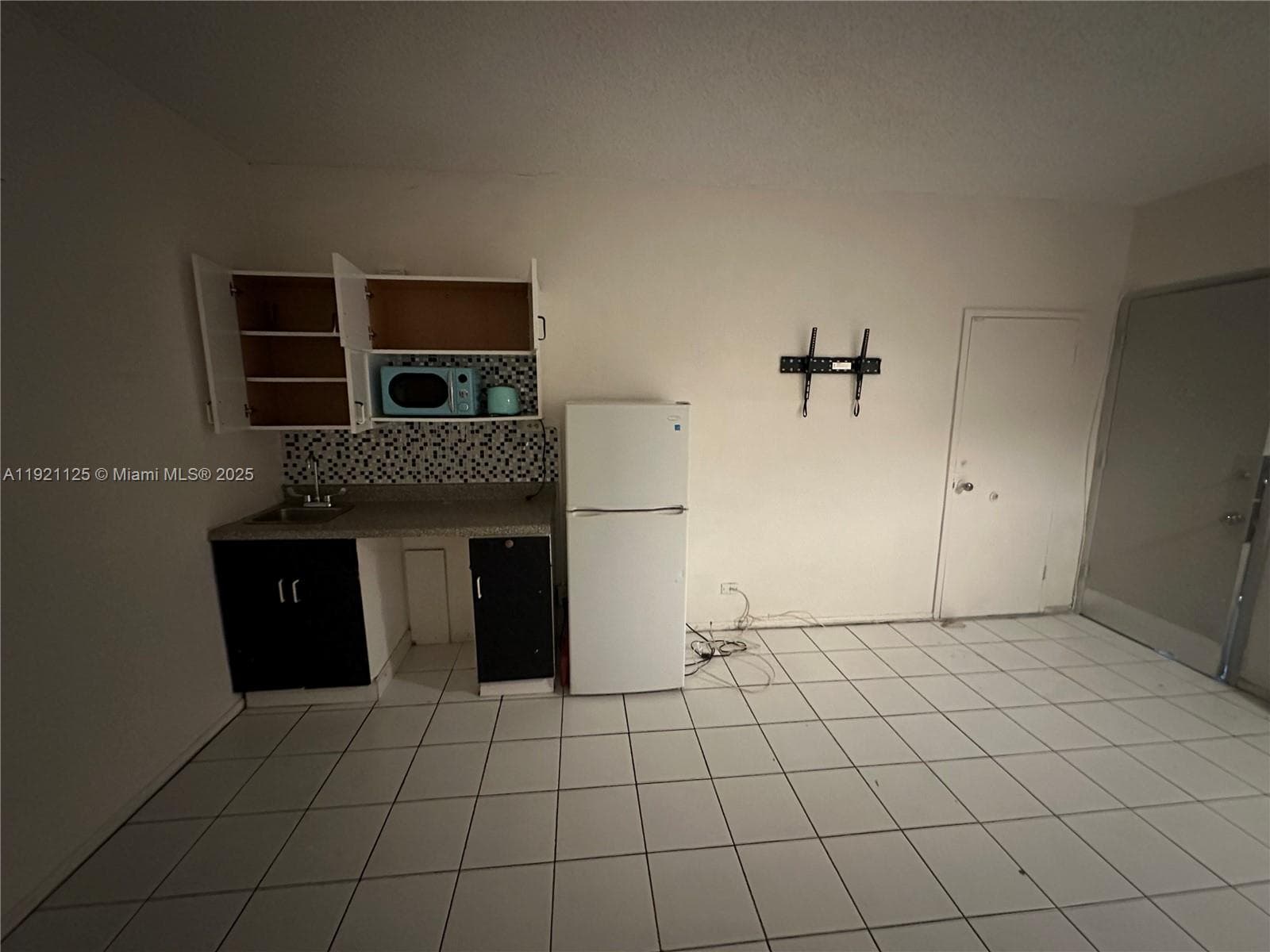 DIPLOMAT GOLF & RACQUET C · #2380 in Hallandale Beach - Photo 2