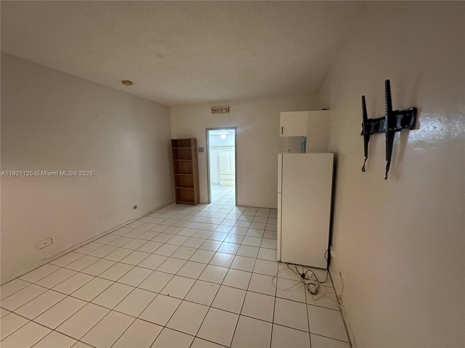 DIPLOMAT GOLF & RACQUET C · #2380 in Hallandale Beach - Photo 6