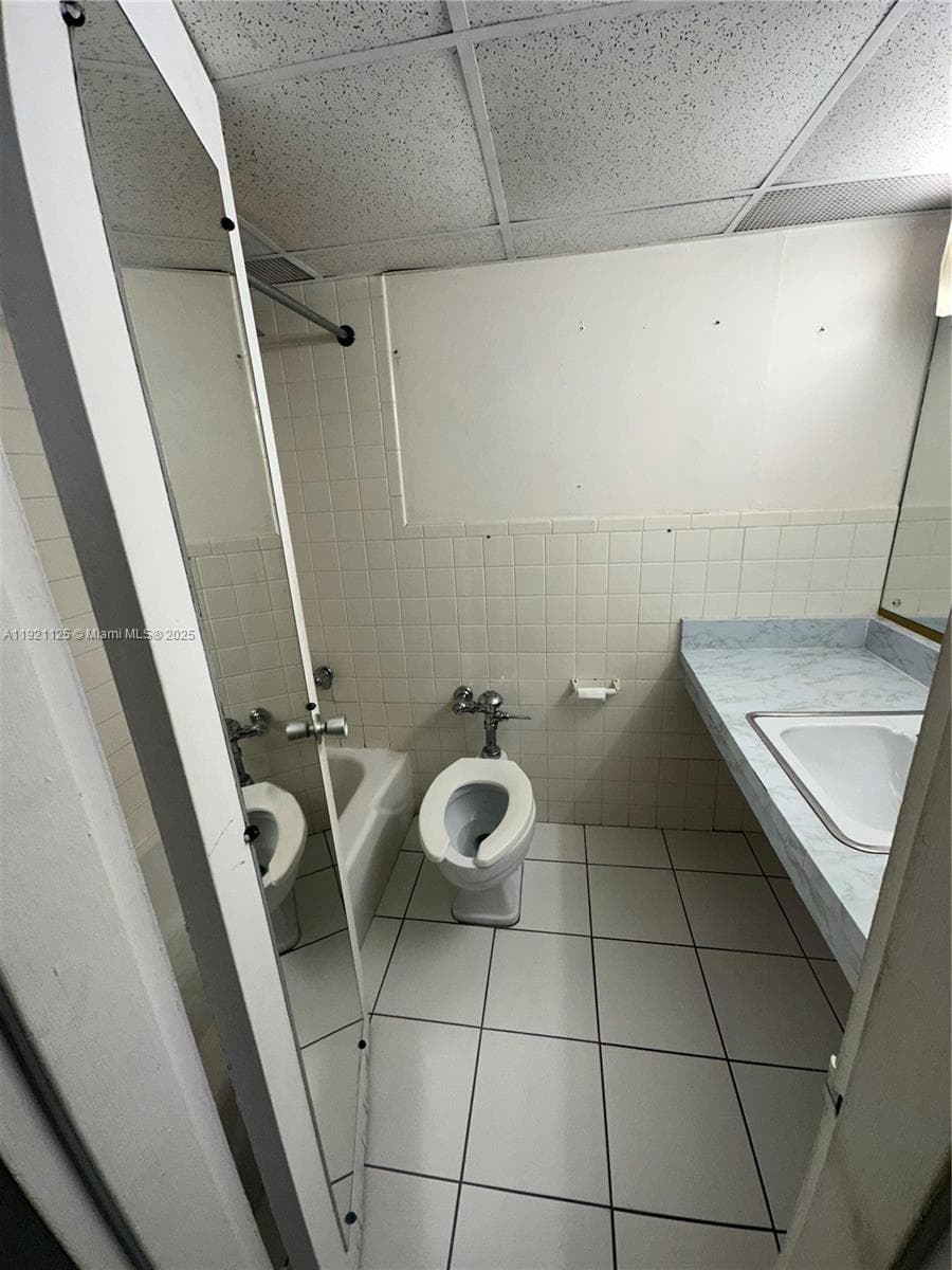 DIPLOMAT GOLF & RACQUET C · #2380 in Hallandale Beach - Photo 3
