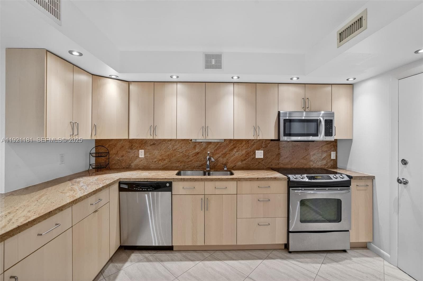 Fairways Riviera · #531 in Hallandale Beach - Photo 12